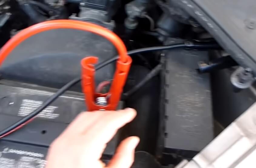 can i charge my car battery without disconnecting it
