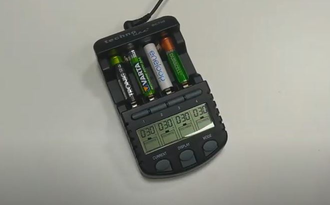 aaa battery voltage chart
