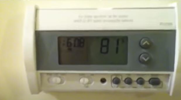 how long do batteries last in a thermostat