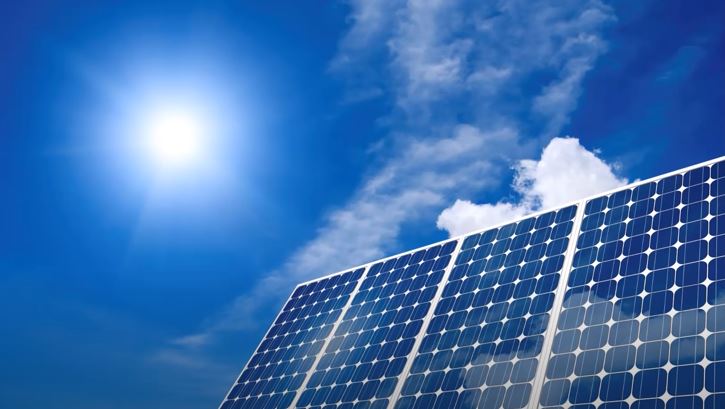 how many hours of sunlight do solar panels need