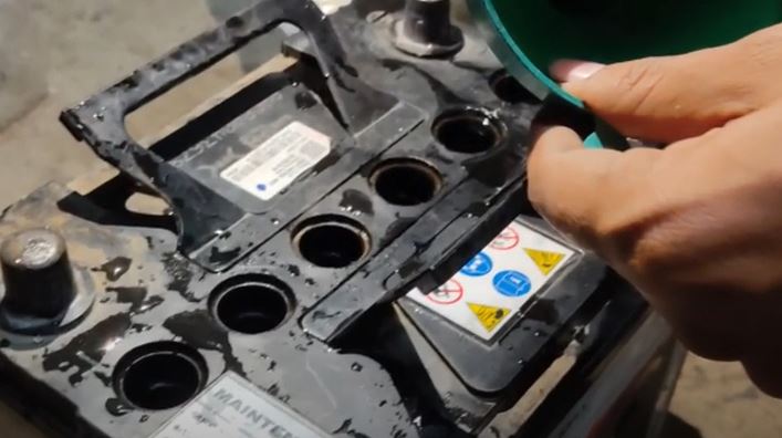 what happens if inverter battery water is low