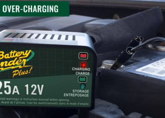 how do you trickle charge a car battery with another car