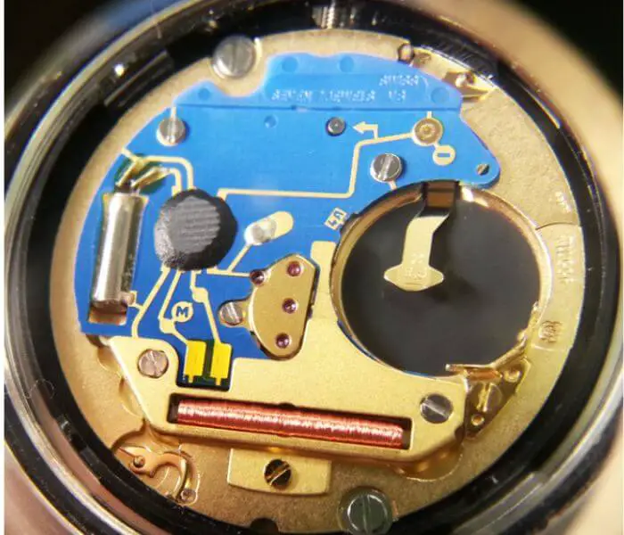 how long can you leave a dead battery in a quartz watch